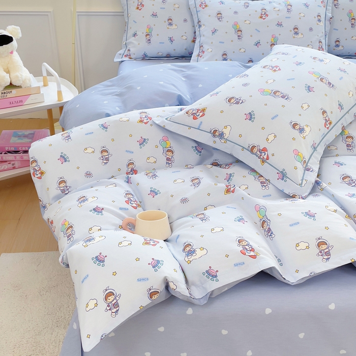 91家纺网 家纺一手货源 找家纺 小叮当家纺仓储工厂店 2025新款直播爆款全棉纯棉四件套吊边一字绣工艺款四件套 漫步宇宙-蓝