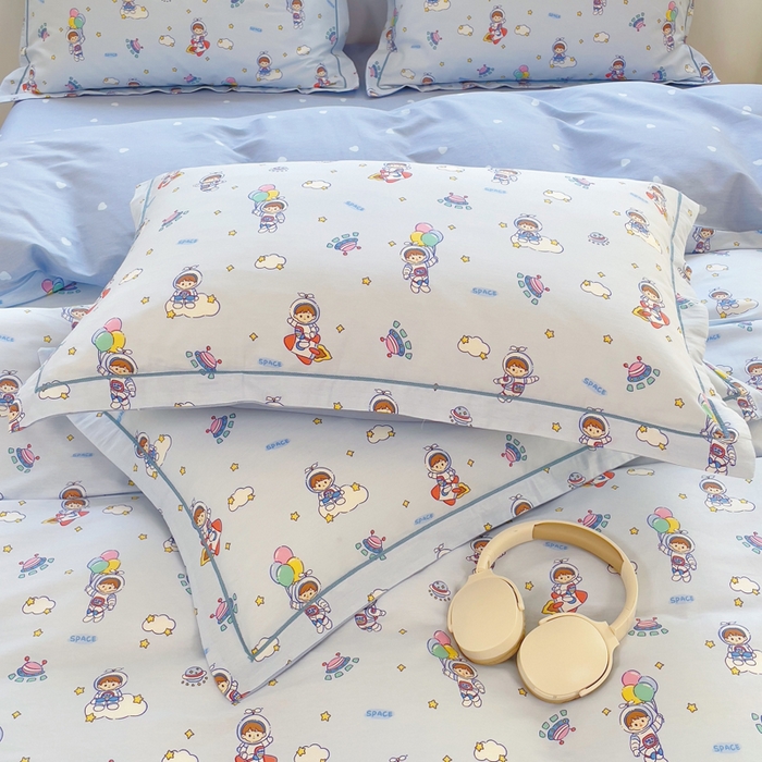 91家纺网 家纺一手货源 找家纺 小叮当家纺仓储工厂店 2025新款直播爆款全棉纯棉四件套吊边一字绣工艺款四件套 漫步宇宙-蓝