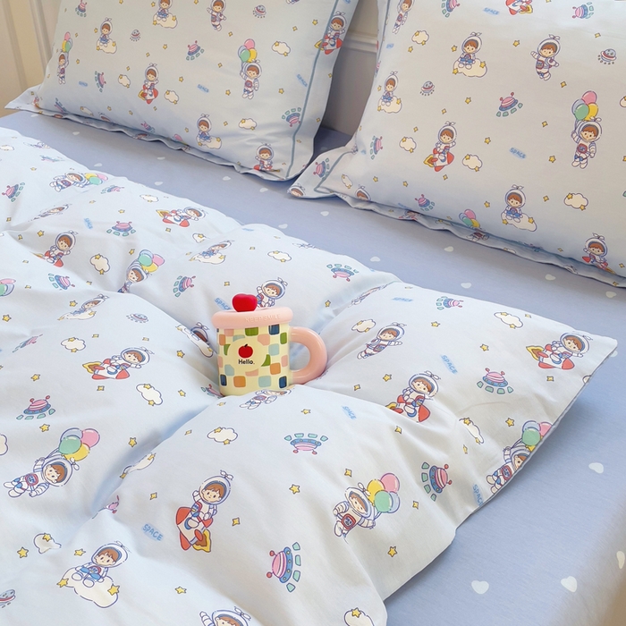 91家纺网 家纺一手货源 找家纺 小叮当家纺仓储工厂店 2025新款直播爆款全棉纯棉四件套吊边一字绣工艺款四件套 漫步宇宙-蓝