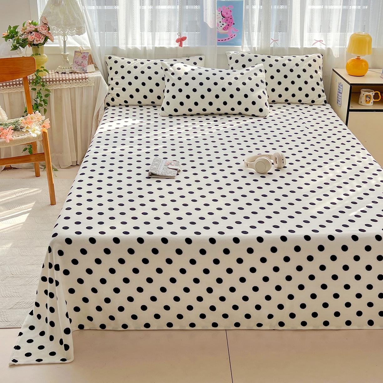 91家纺网 家纺一手货源 找家纺 水木坊 2025新款亲肤舒适牛奶绒印花单件床单 波点世界