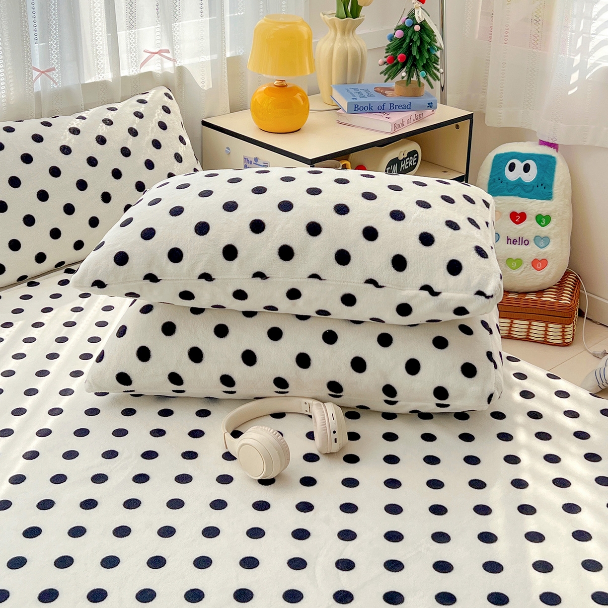 91家纺网 家纺一手货源 找家纺 水木坊 2025新款亲肤舒适牛奶绒印花单件床单 波点世界