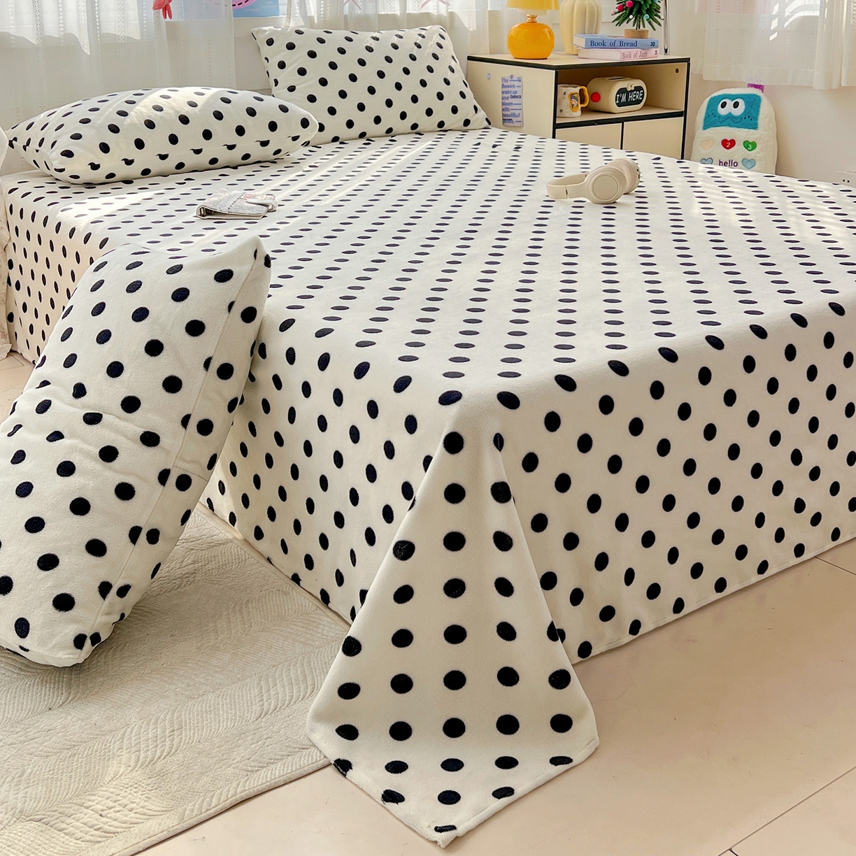 91家纺网 家纺一手货源 找家纺 水木坊 2025新款亲肤舒适牛奶绒印花单件床单 波点世界