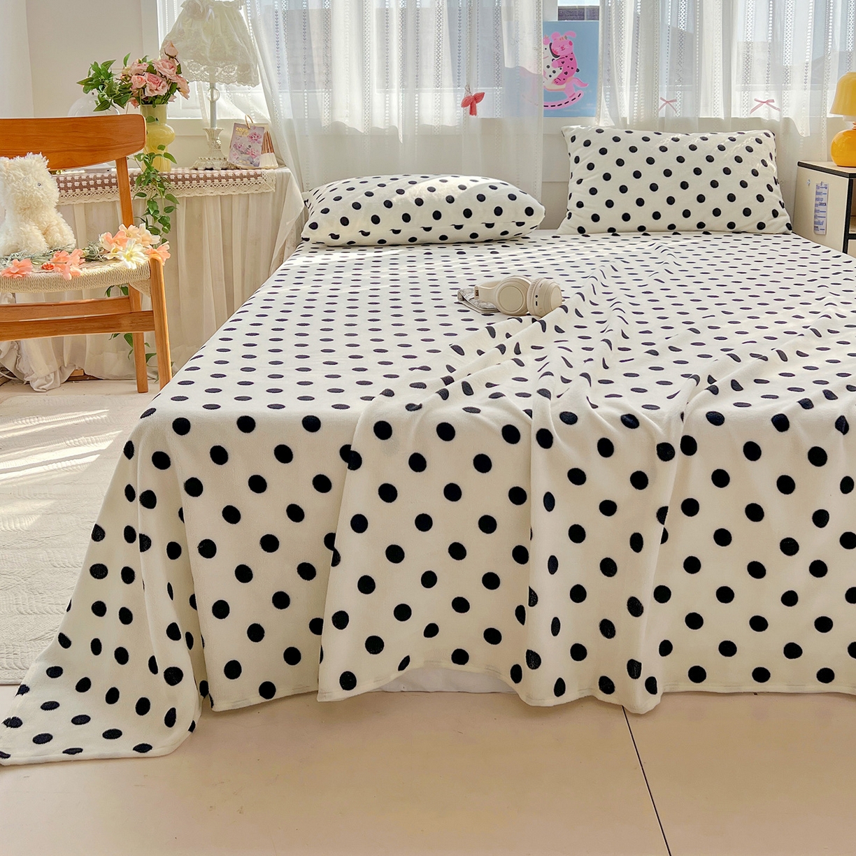 91家纺网 家纺一手货源 找家纺 水木坊 2025新款亲肤舒适牛奶绒印花单件床单 波点世界