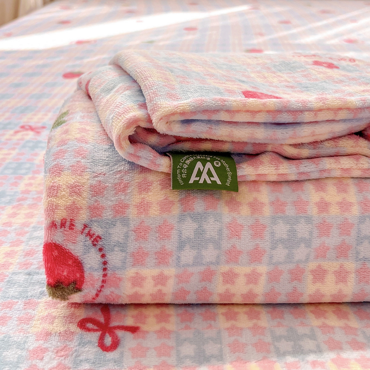 91家纺网 家纺一手货源 找家纺 水木坊 2025新款亲肤舒适牛奶绒印花单件床单 草莓软心