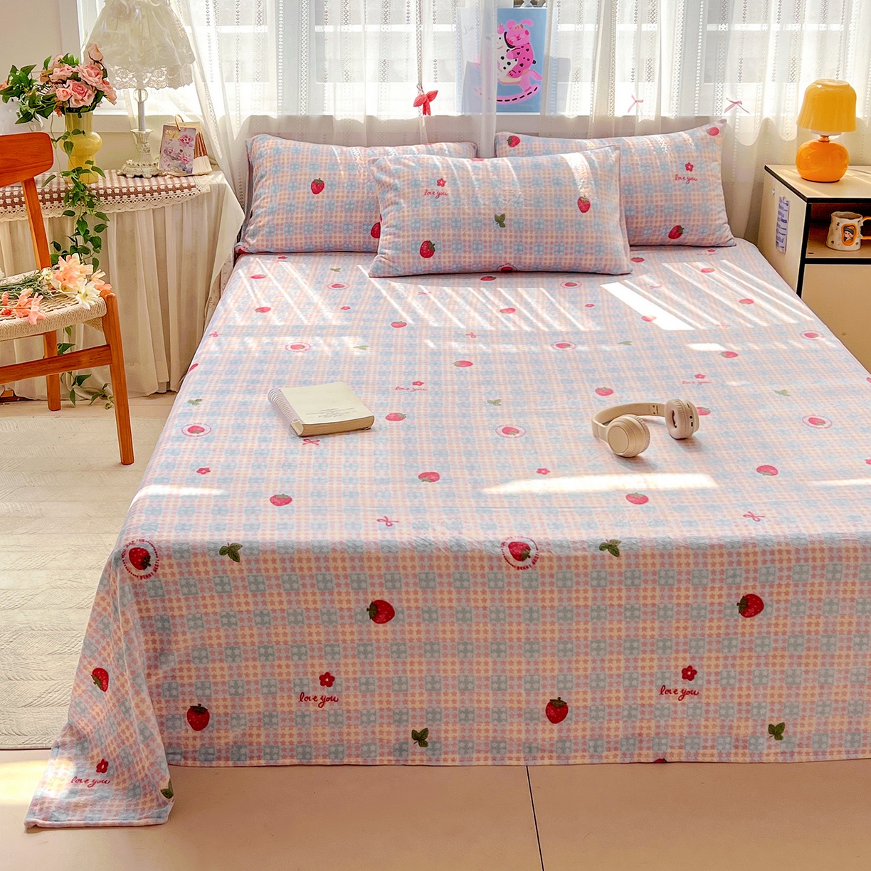 91家纺网 家纺一手货源 找家纺 水木坊 2025新款亲肤舒适牛奶绒印花单件床单 草莓软心