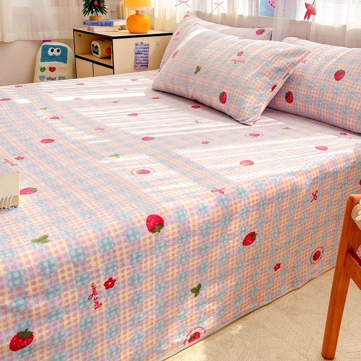 91家纺网 家纺一手货源 找家纺 水木坊 2025新款亲肤舒适牛奶绒印花单件床单 草莓软心