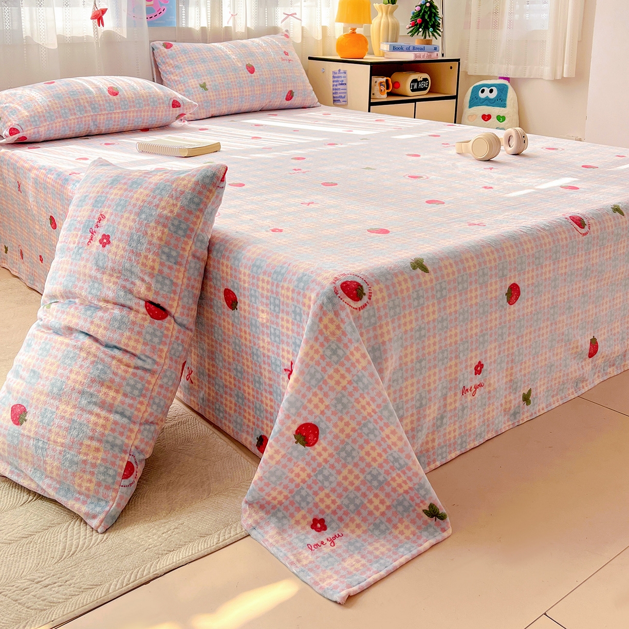 91家纺网 家纺一手货源 找家纺 水木坊 2025新款亲肤舒适牛奶绒印花单件床单 草莓软心