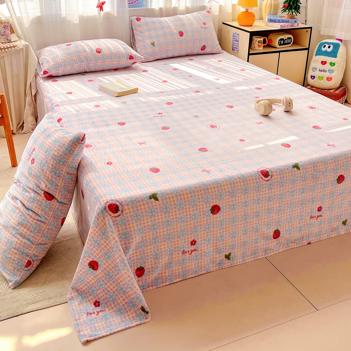 91家纺网 家纺一手货源 找家纺 水木坊 2025新款亲肤舒适牛奶绒印花单件床单 草莓软心