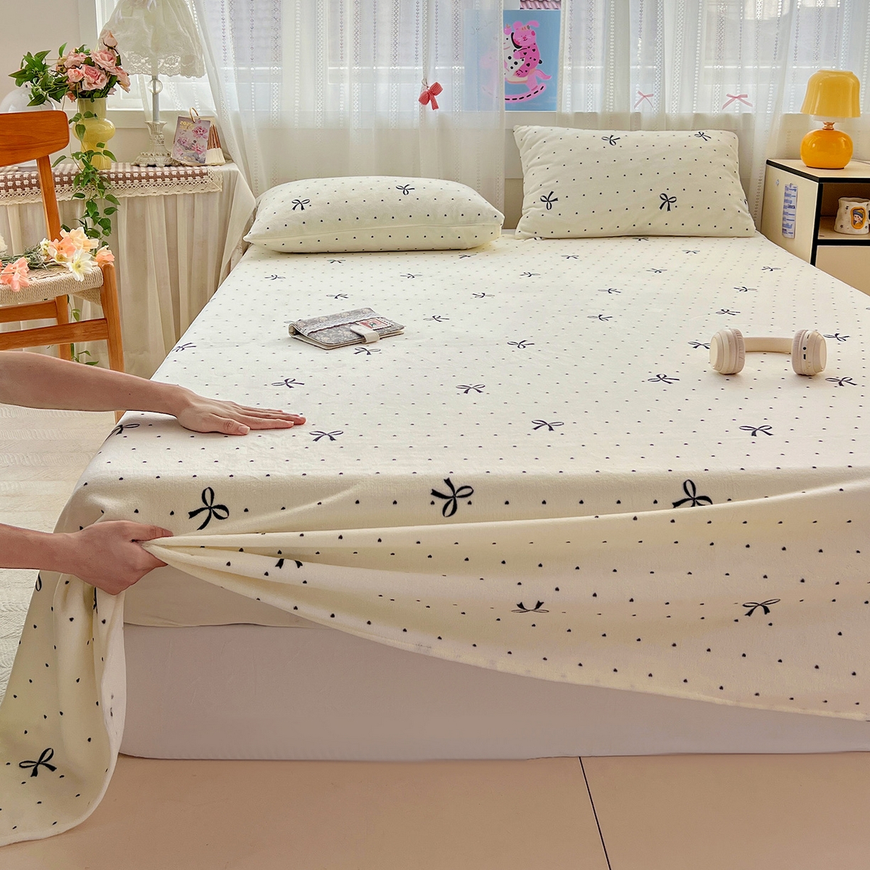 91家纺网 家纺一手货源 找家纺 水木坊 2025新款亲肤舒适牛奶绒印花单件床单 蝴蝶结黑