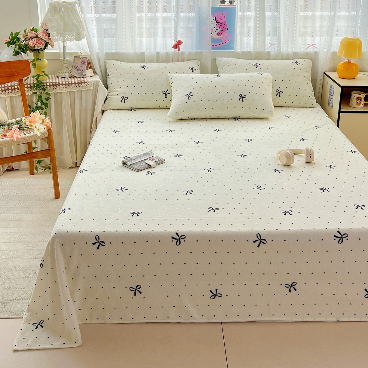 91家纺网 家纺一手货源 找家纺 水木坊 2025新款亲肤舒适牛奶绒印花单件床单 蝴蝶结黑