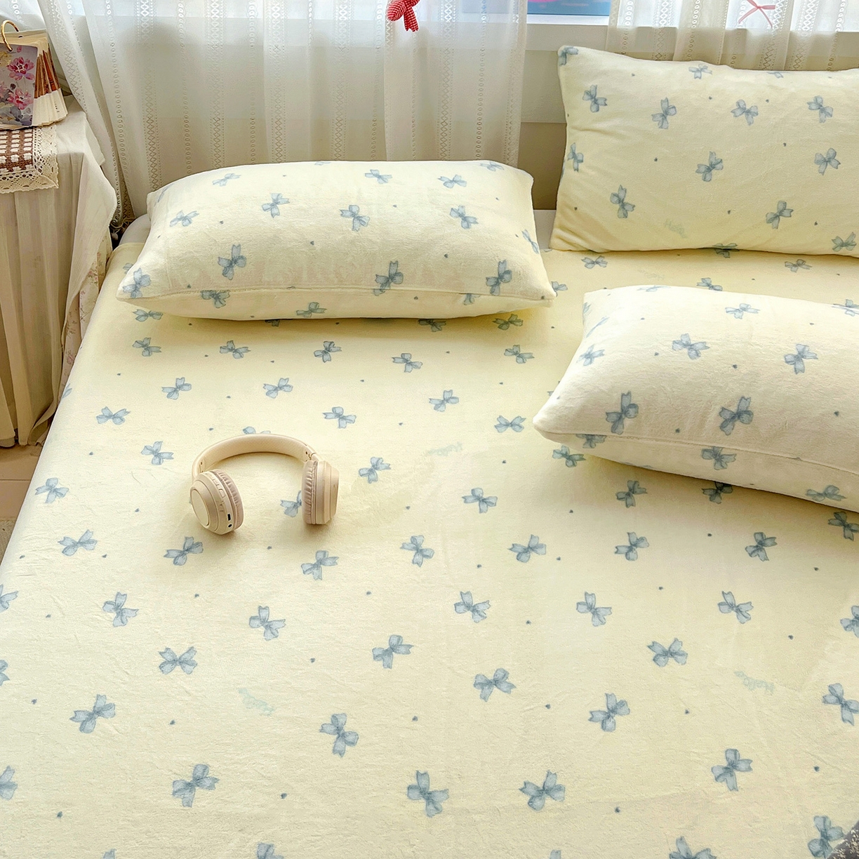 91家纺网 家纺一手货源 找家纺 水木坊 2025新款亲肤舒适牛奶绒印花单件床单 蝴蝶结蓝