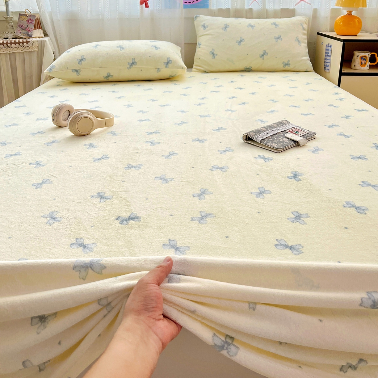 91家纺网 家纺一手货源 找家纺 水木坊 2025新款亲肤舒适牛奶绒印花单件床单 蝴蝶结蓝