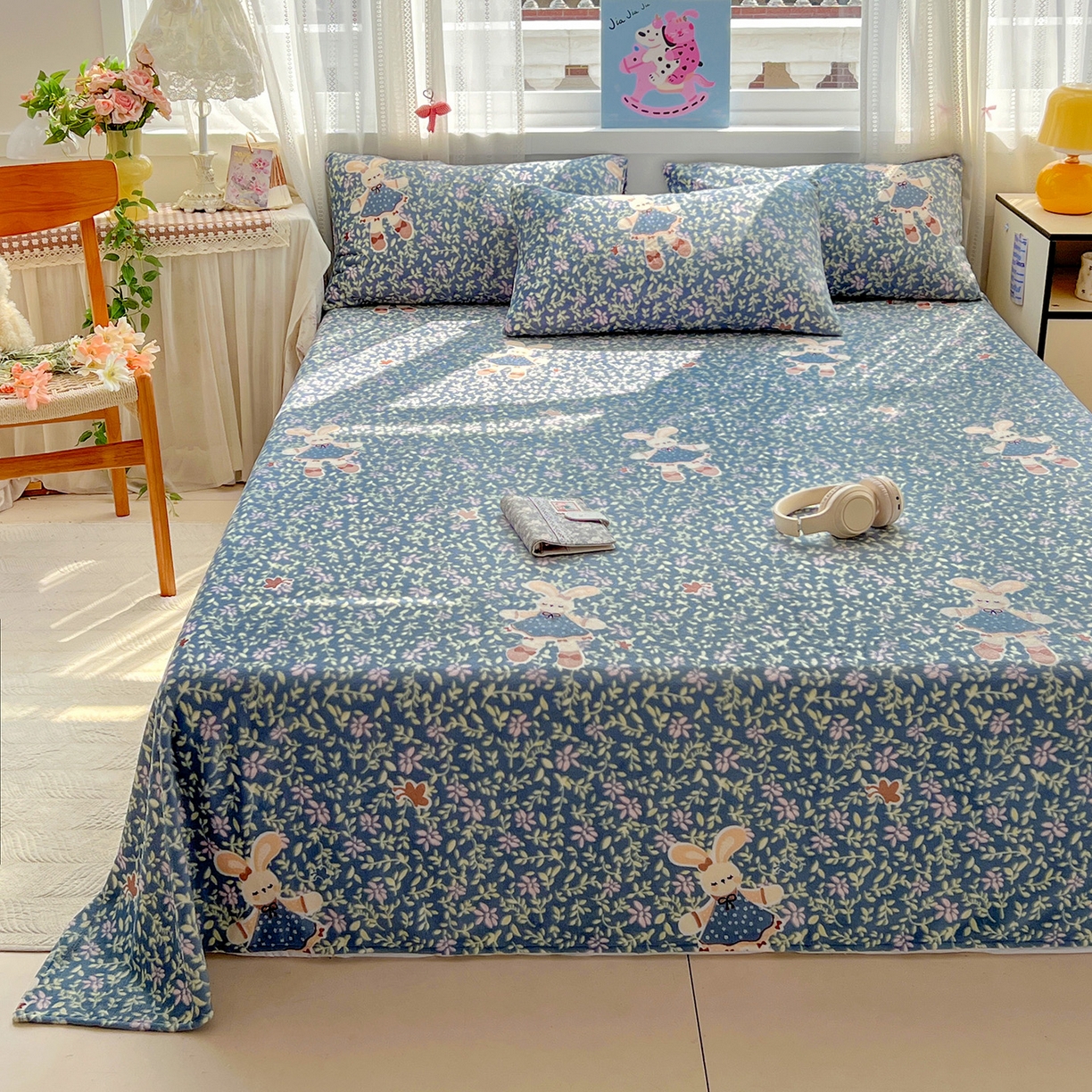 91家纺网 家纺一手货源 找家纺 水木坊 2025新款亲肤舒适牛奶绒印花单件床单 开心小兔