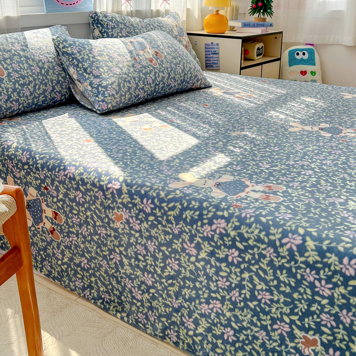 91家纺网 家纺一手货源 找家纺 水木坊 2025新款亲肤舒适牛奶绒印花单件床单 开心小兔