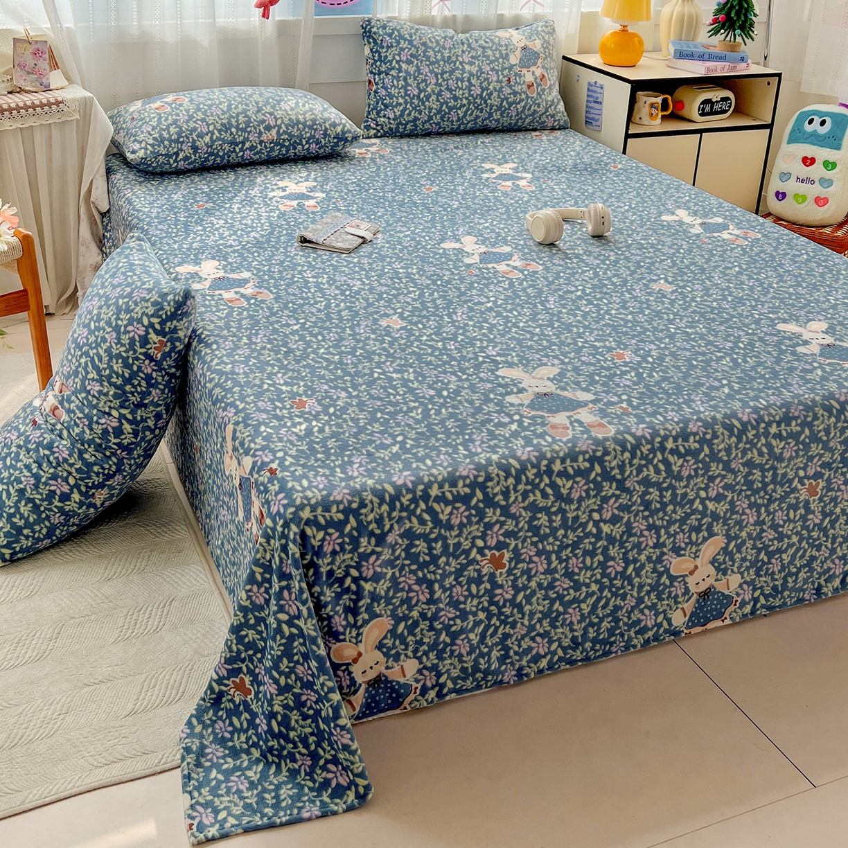 91家纺网 家纺一手货源 找家纺 水木坊 2025新款亲肤舒适牛奶绒印花单件床单 开心小兔