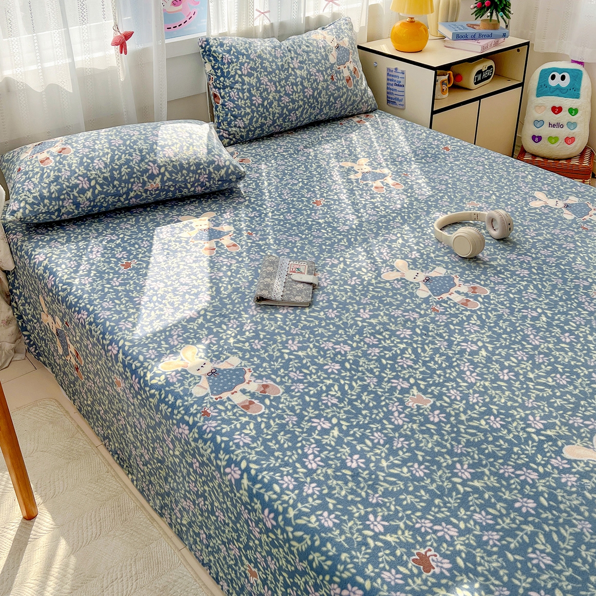 91家纺网 家纺一手货源 找家纺 水木坊 2025新款亲肤舒适牛奶绒印花单件床单 开心小兔