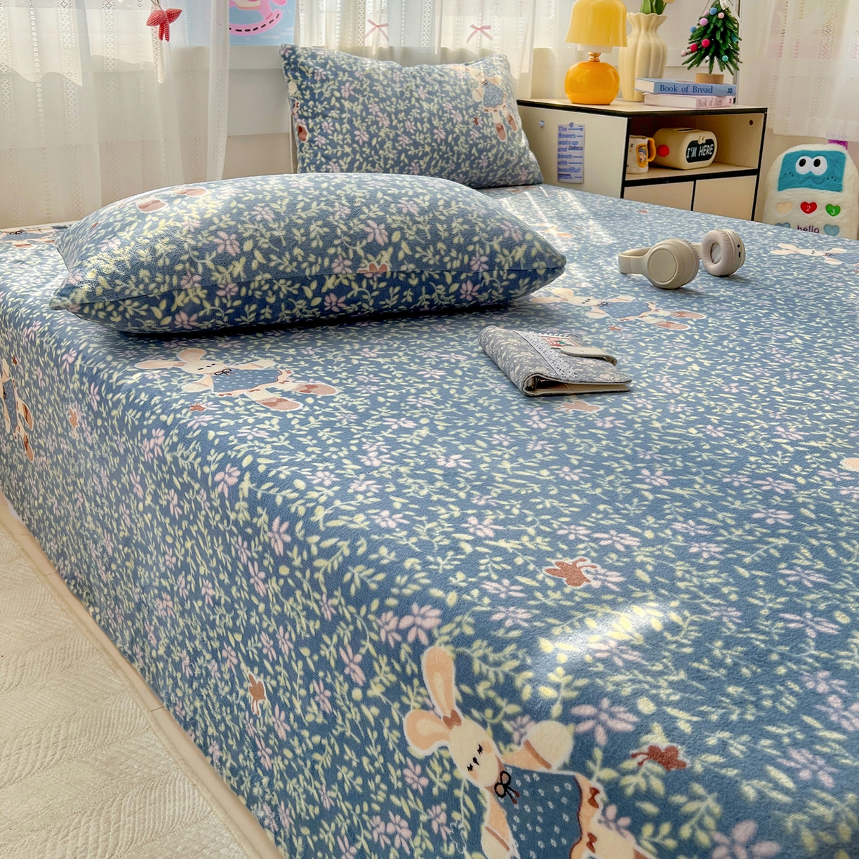 91家纺网 家纺一手货源 找家纺 水木坊 2025新款亲肤舒适牛奶绒印花单件床单 开心小兔