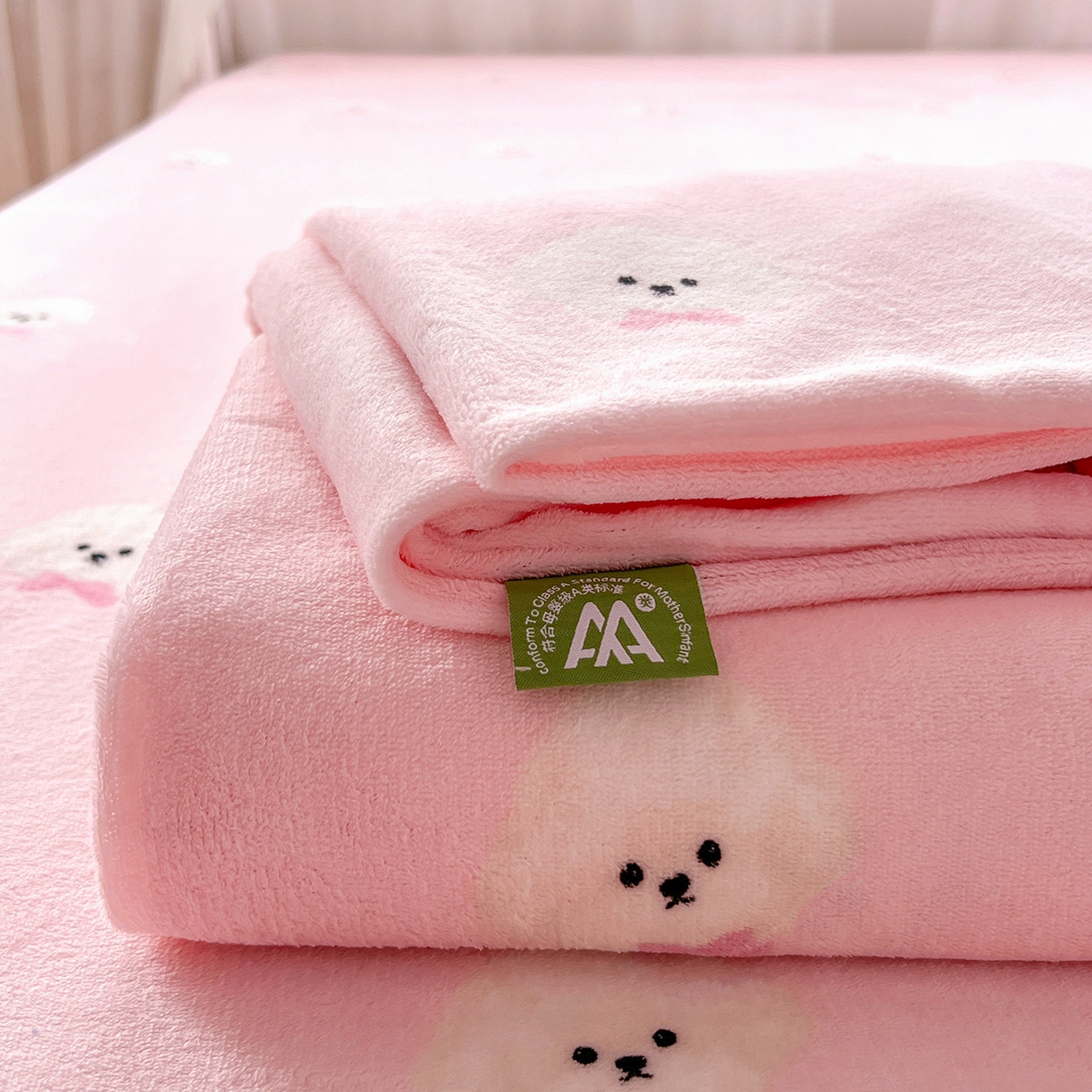 91家纺网 家纺一手货源 找家纺 水木坊 2025新款亲肤舒适牛奶绒印花单件床单 绒绒小狗-粉