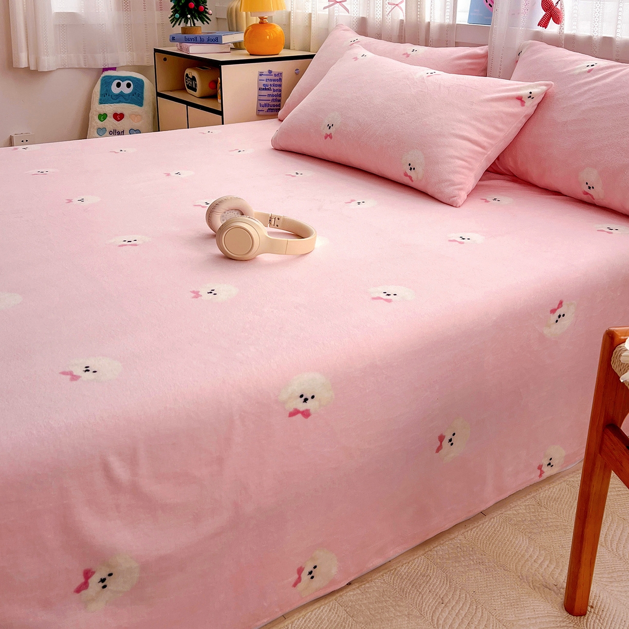 91家纺网 家纺一手货源 找家纺 水木坊 2025新款亲肤舒适牛奶绒印花单件床单 绒绒小狗-粉