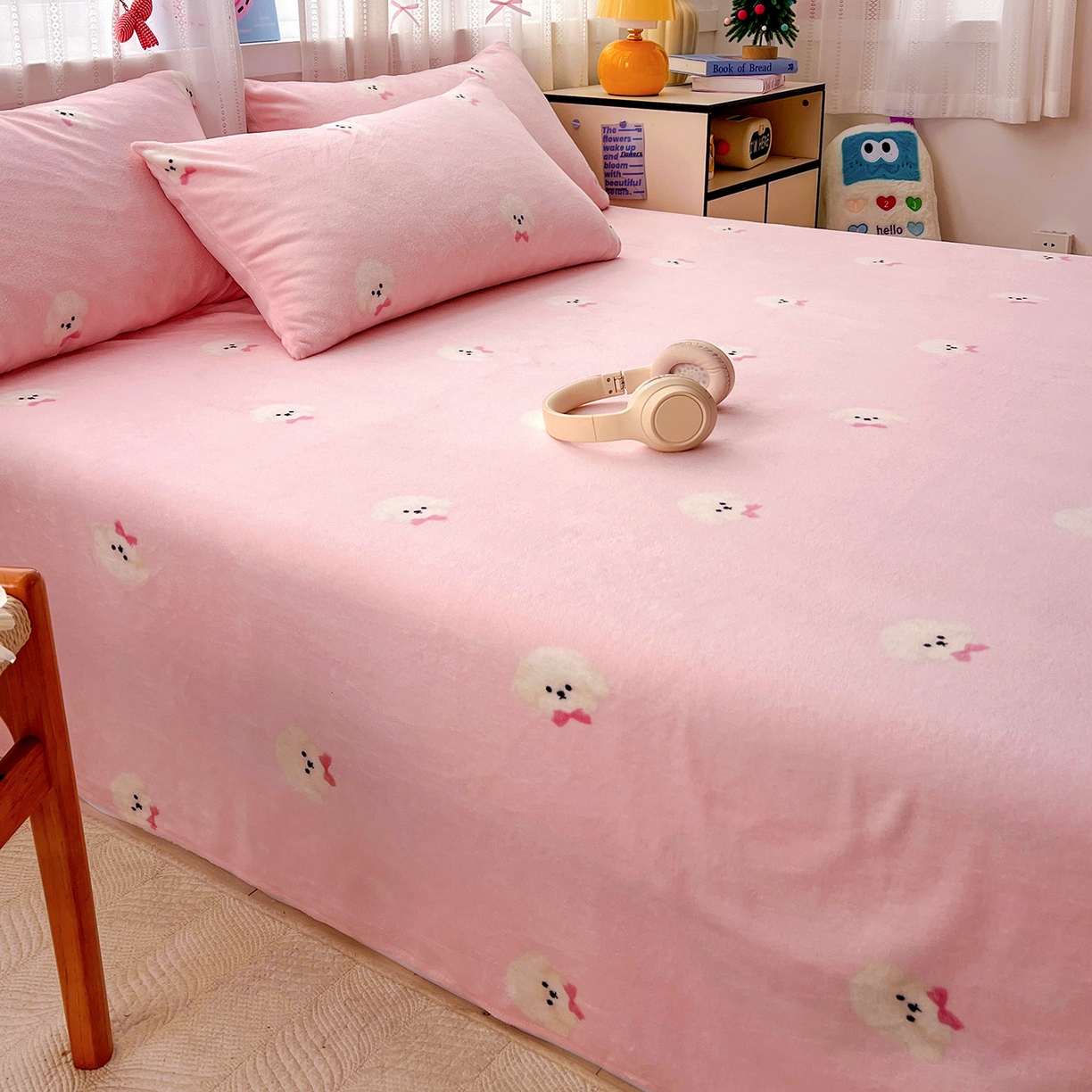 91家纺网 家纺一手货源 找家纺 水木坊 2025新款亲肤舒适牛奶绒印花单件床单 绒绒小狗-粉