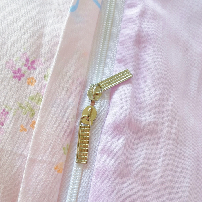 91家纺网 家纺一手货源 找家纺 小叮当家纺仓储工厂店 2025新款直播爆款全棉纯棉四件套吊边一字绣工艺款四件套 紫娅悠然