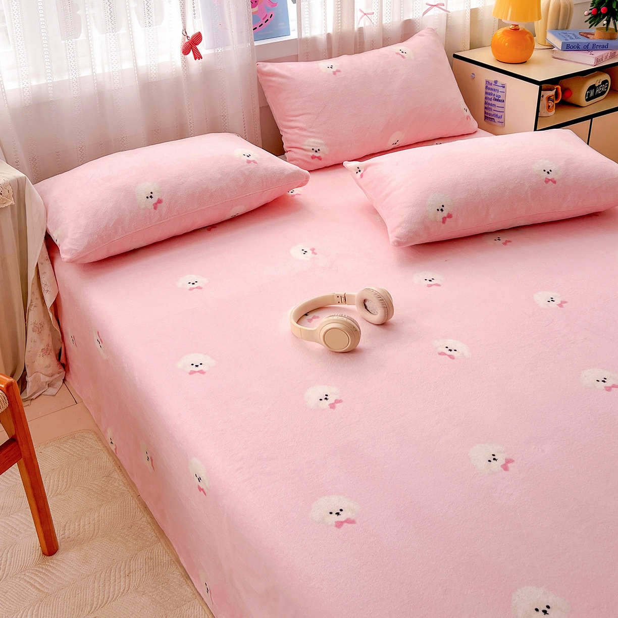 91家纺网 家纺一手货源 找家纺 水木坊 2025新款亲肤舒适牛奶绒印花单件床单 绒绒小狗-粉