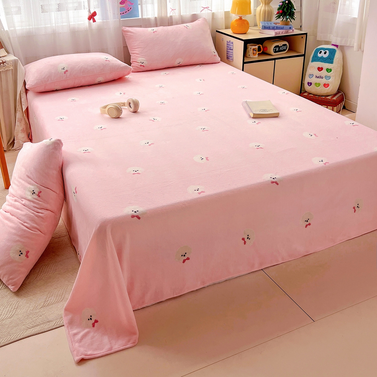 91家纺网 家纺一手货源 找家纺 水木坊 2025新款亲肤舒适牛奶绒印花单件床单 绒绒小狗-粉