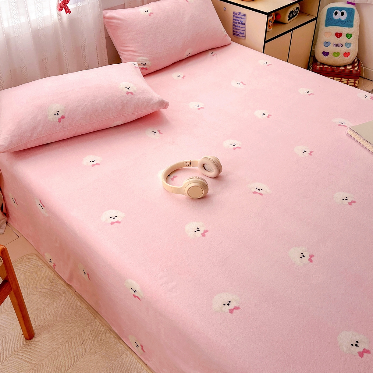 91家纺网 家纺一手货源 找家纺 水木坊 2025新款亲肤舒适牛奶绒印花单件床单 绒绒小狗-粉