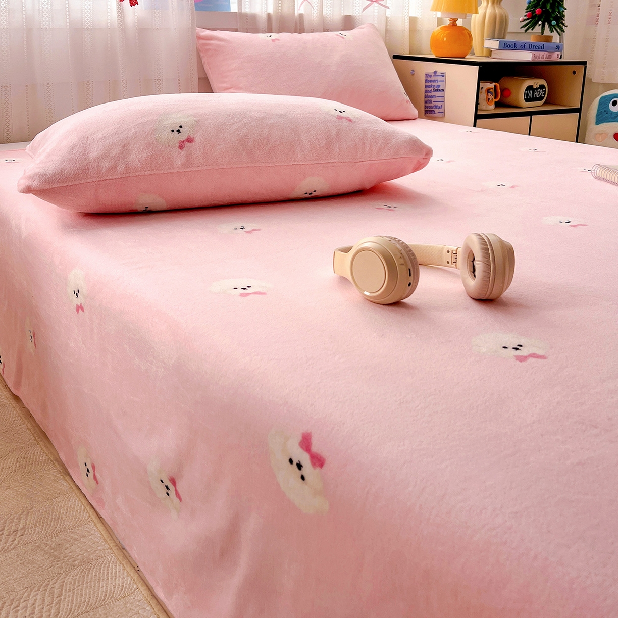 91家纺网 家纺一手货源 找家纺 水木坊 2025新款亲肤舒适牛奶绒印花单件床单 绒绒小狗-粉