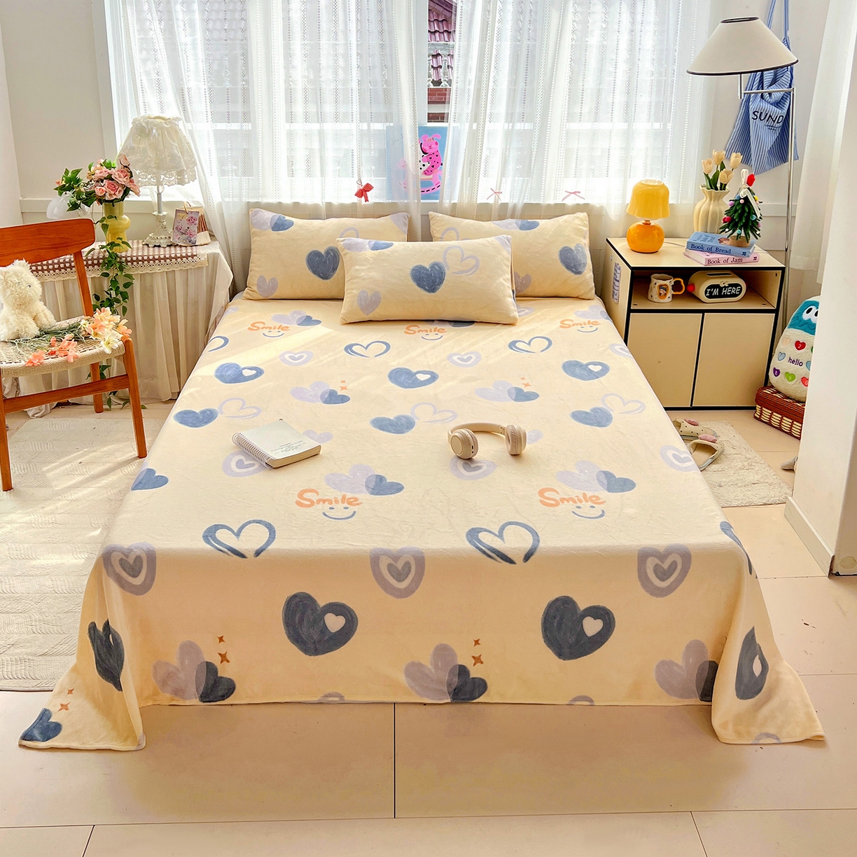 91家纺网 家纺一手货源 找家纺 水木坊 2025新款亲肤舒适牛奶绒印花单件床单 微笑爱心