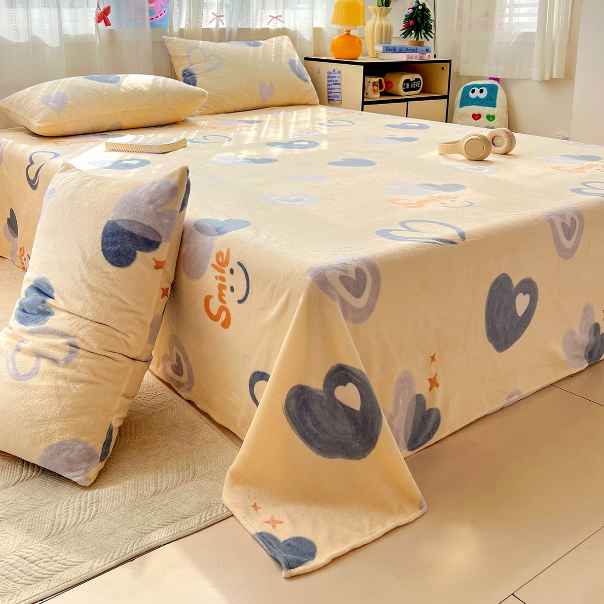 91家纺网 家纺一手货源 找家纺 水木坊 2025新款亲肤舒适牛奶绒印花单件床单 微笑爱心