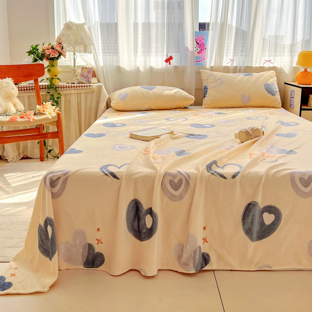 91家纺网 家纺一手货源 找家纺 水木坊 2025新款亲肤舒适牛奶绒印花单件床单 微笑爱心