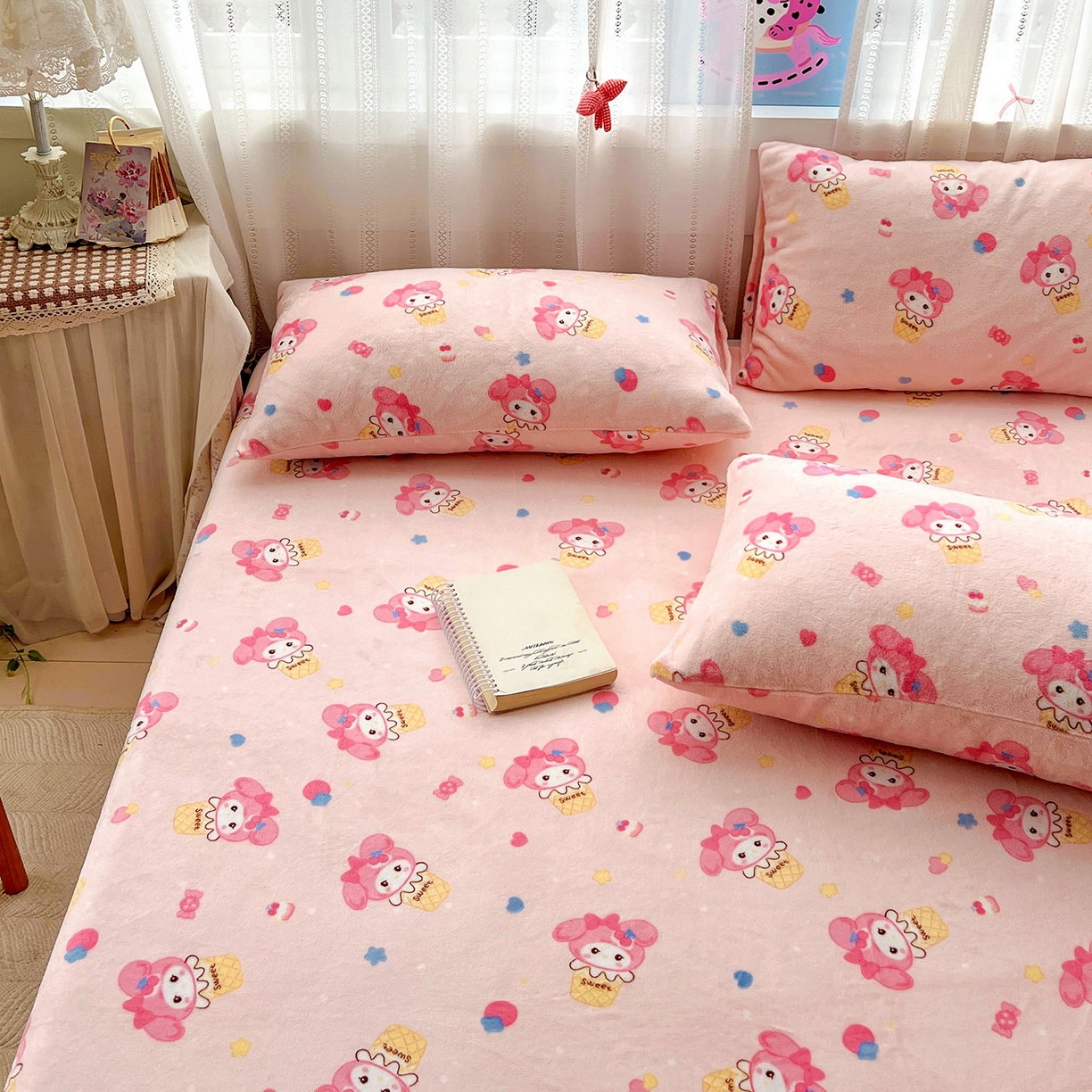 91家纺网 家纺一手货源 找家纺 水木坊 2025新款亲肤舒适牛奶绒印花单件床单 小美甜品屋