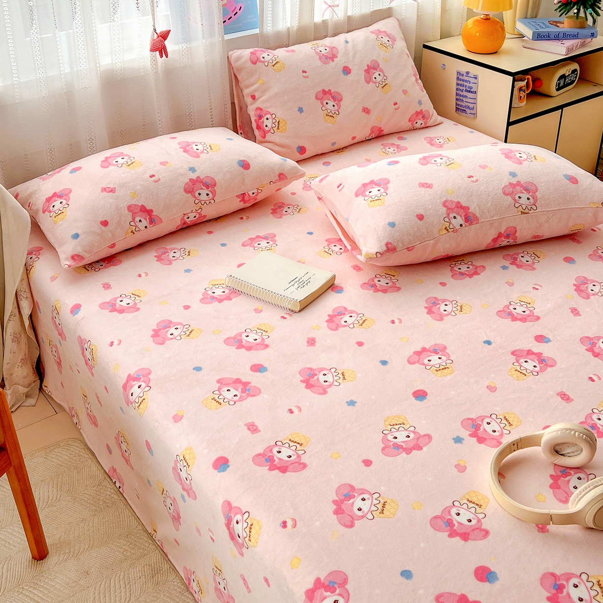 91家纺网 家纺一手货源 找家纺 水木坊 2025新款亲肤舒适牛奶绒印花单件床单 小美甜品屋