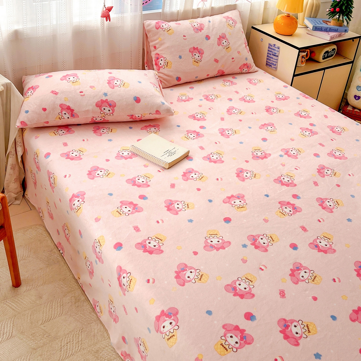 91家纺网 家纺一手货源 找家纺 水木坊 2025新款亲肤舒适牛奶绒印花单件床单 小美甜品屋