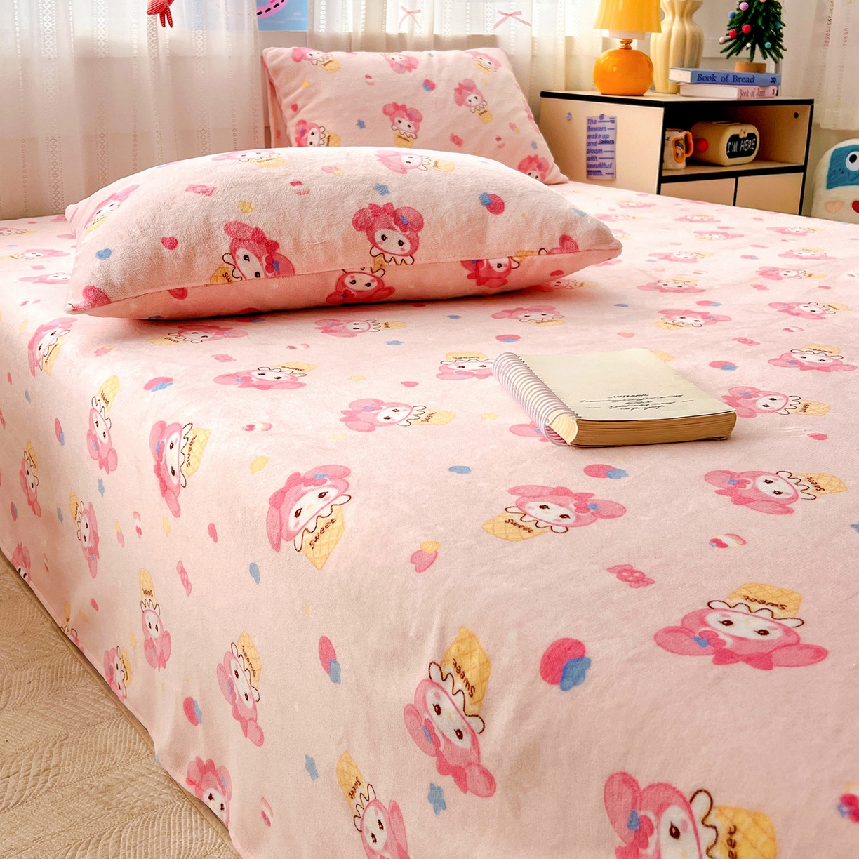 91家纺网 家纺一手货源 找家纺 水木坊 2025新款亲肤舒适牛奶绒印花单件床单 小美甜品屋