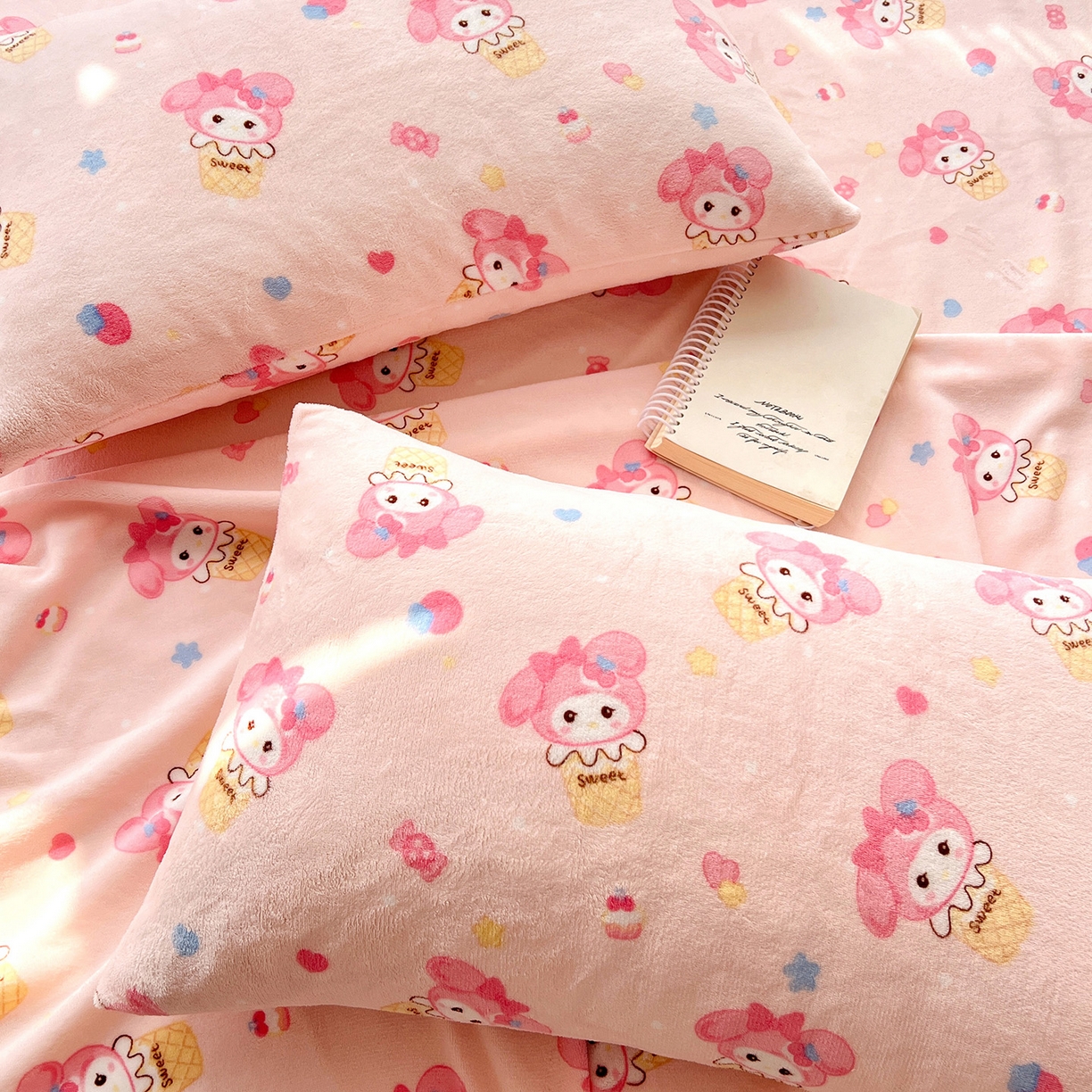 91家纺网 家纺一手货源 找家纺 水木坊 2025新款亲肤舒适牛奶绒印花单件床单 小美甜品屋