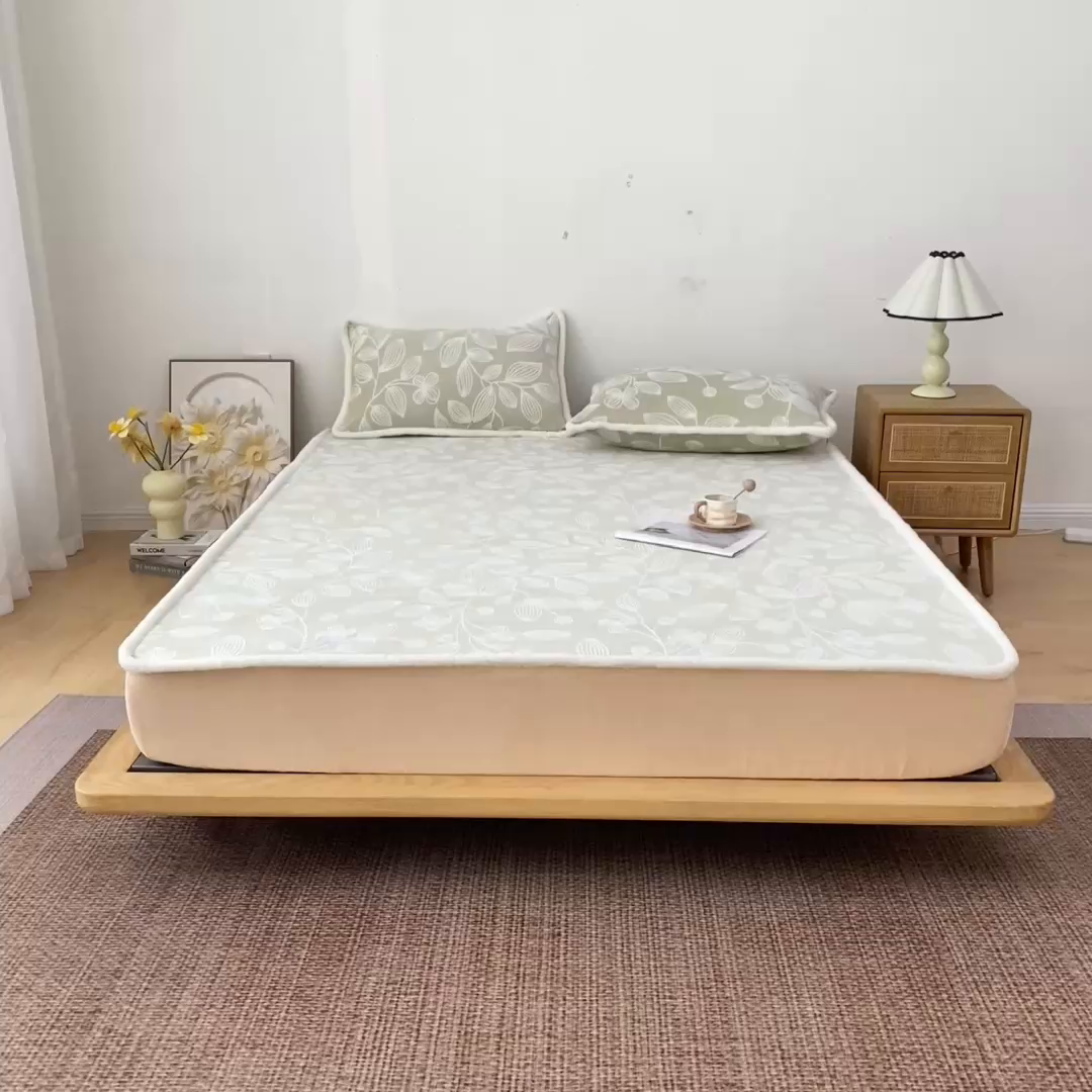 91家纺网 家纺一手货源 找家纺 吾秀家居 2025新款高克重雕花牛奶绒单床笠床笠单件 简素