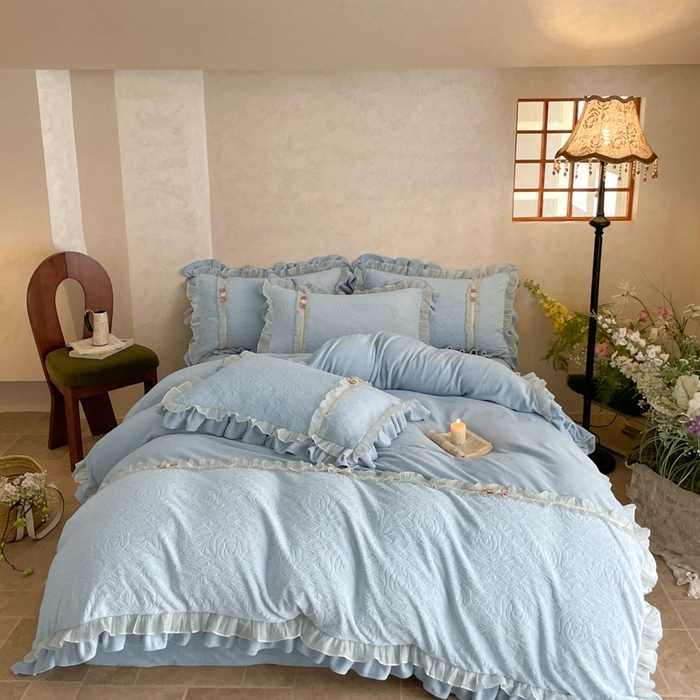 91家纺网 家纺一手货源 找家纺 （总）蓝邻家纺 2025新款牛奶绒拼花刺绣双层花边四件套-石榴花开系列