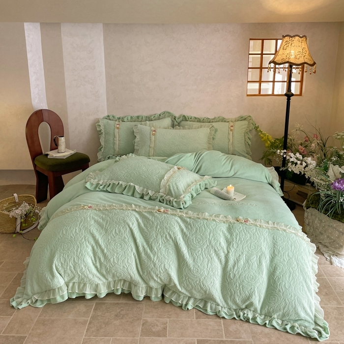 91家纺网 家纺一手货源 找家纺 （总）蓝邻家纺 2025新款牛奶绒拼花刺绣双层花边四件套-石榴花开系列