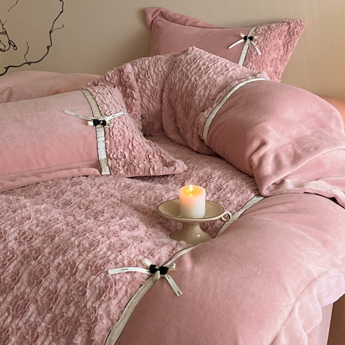 91家纺网 家纺一手货源 找家纺 （总）蓝邻家纺 2025新款提花兔绒双拼织带款四件套-微语系列