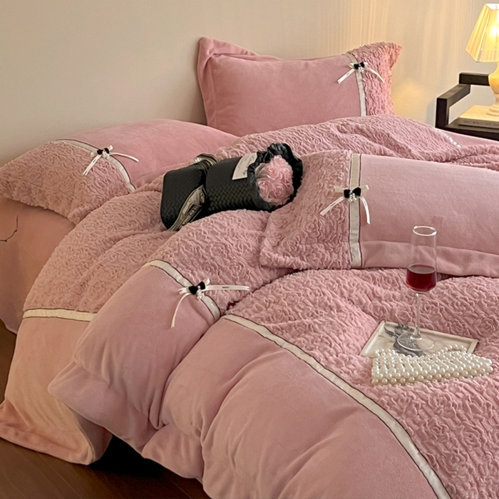 91家纺网 家纺一手货源 找家纺 （总）蓝邻家纺 2025新款提花兔绒双拼织带款四件套-微语系列