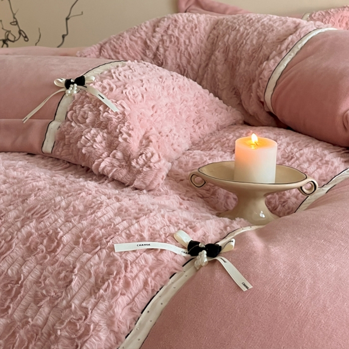 91家纺网 家纺一手货源 找家纺 （总）蓝邻家纺 2025新款提花兔绒双拼织带款四件套-微语系列