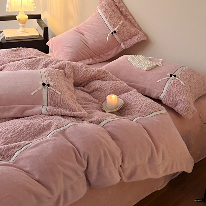 91家纺网 家纺一手货源 找家纺 （总）蓝邻家纺 2025新款提花兔绒双拼织带款四件套-微语系列