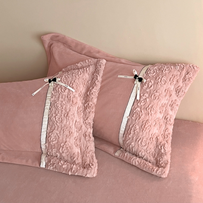 91家纺网 家纺一手货源 找家纺 （总）蓝邻家纺 2025新款提花兔绒双拼织带款四件套-微语系列