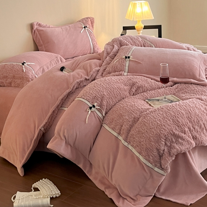 91家纺网 家纺一手货源 找家纺 （总）蓝邻家纺 2025新款提花兔绒双拼织带款四件套-微语系列