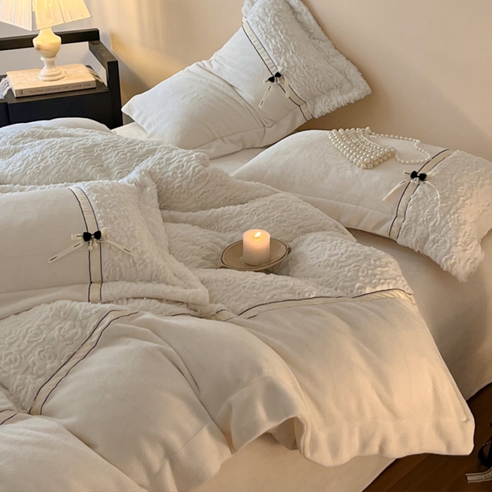 91家纺网 家纺一手货源 找家纺 蓝邻家纺 2025新款提花兔绒双拼织带款四件套-微语系列 微语-米白