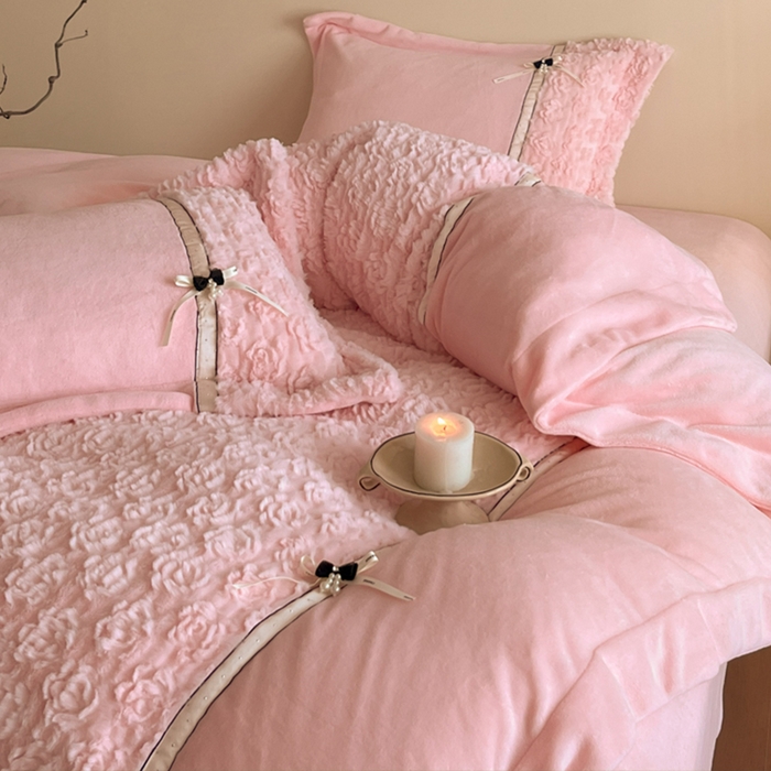 91家纺网 家纺一手货源 找家纺 蓝邻家纺 2025新款提花兔绒双拼织带款四件套-微语系列 微语-玉色