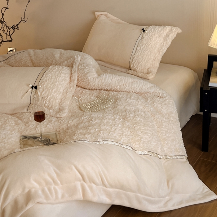 91家纺网 家纺一手货源 找家纺 蓝邻家纺 2025新款提花兔绒双拼织带款四件套-微语系列 微语-香槟色