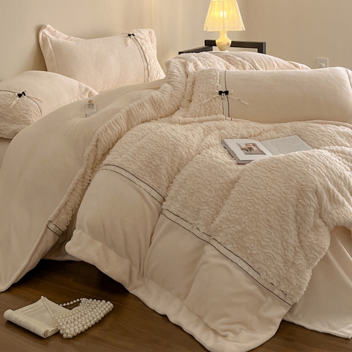 91家纺网 家纺一手货源 找家纺 蓝邻家纺 2025新款提花兔绒双拼织带款四件套-微语系列 微语-香槟色